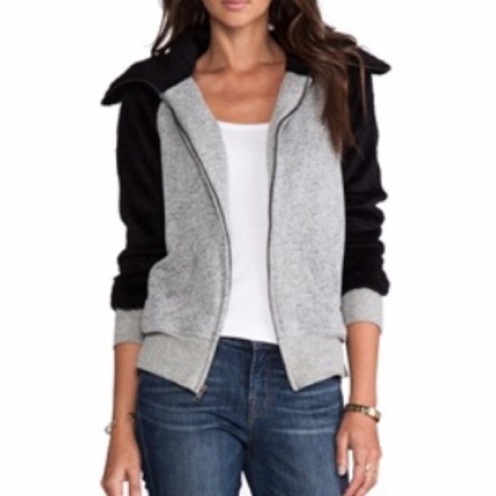 19 4t sweatshirt with zip and hood